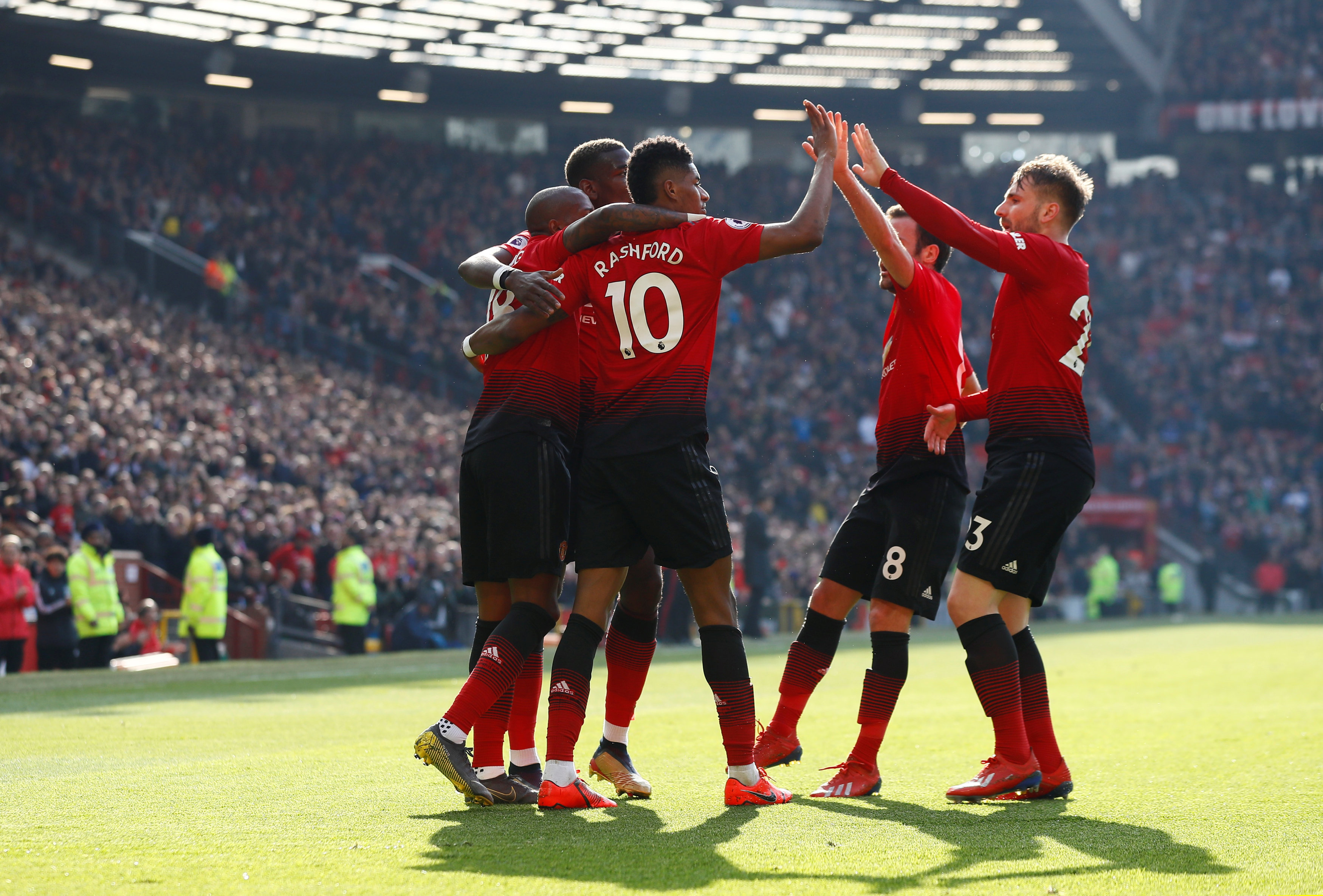 通过顽强的 通过顽强的